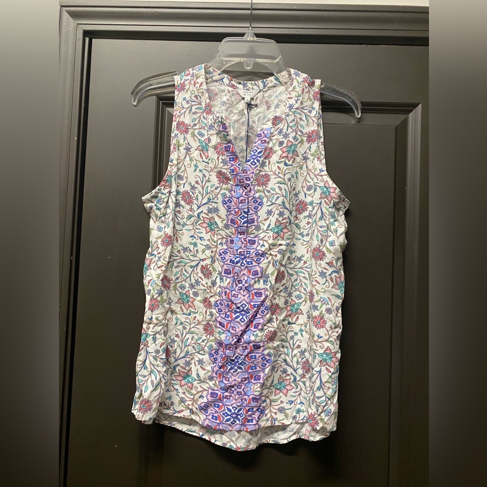 Crown & Ivy top. Size small.